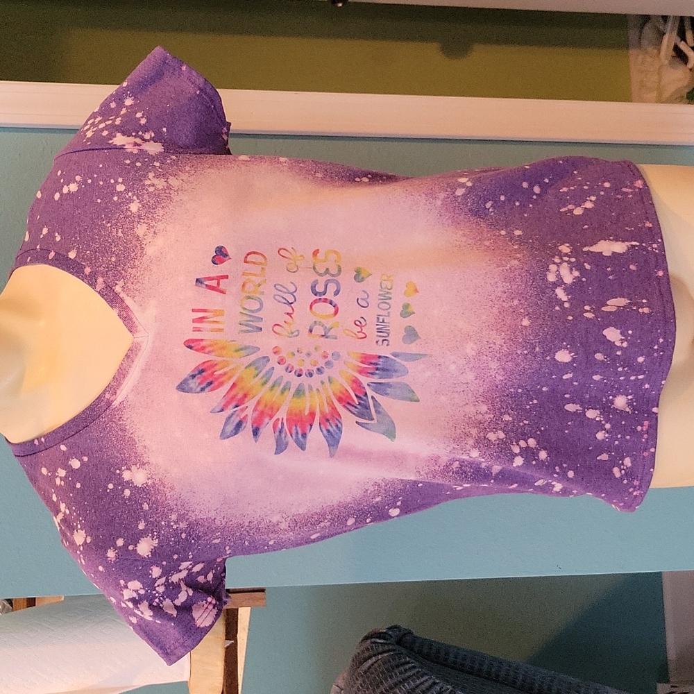 Womens sunflower vneck